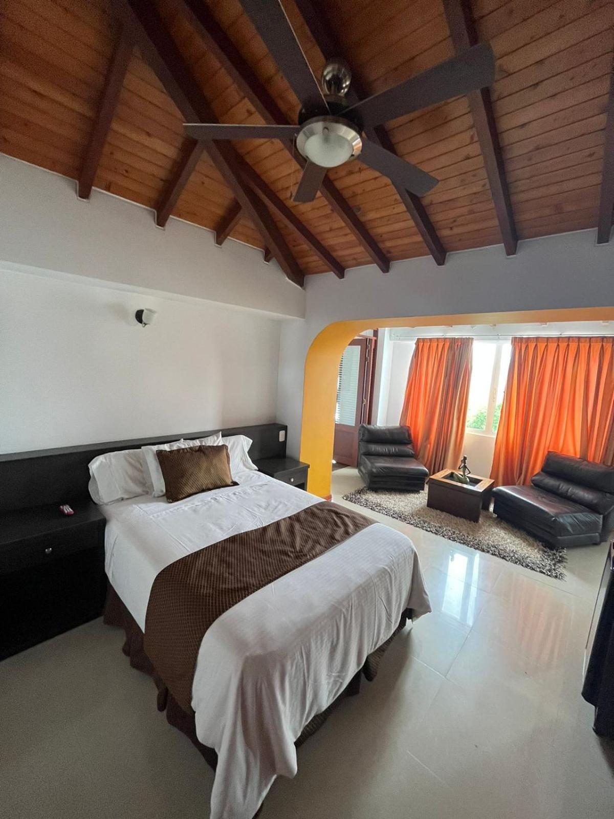 Serenity Suites Casa Boutique Bucaramanga Bagian luar foto